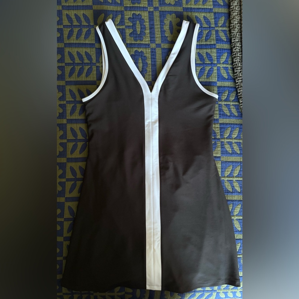 Black and White Abercrombie & Fitch YPB dress.